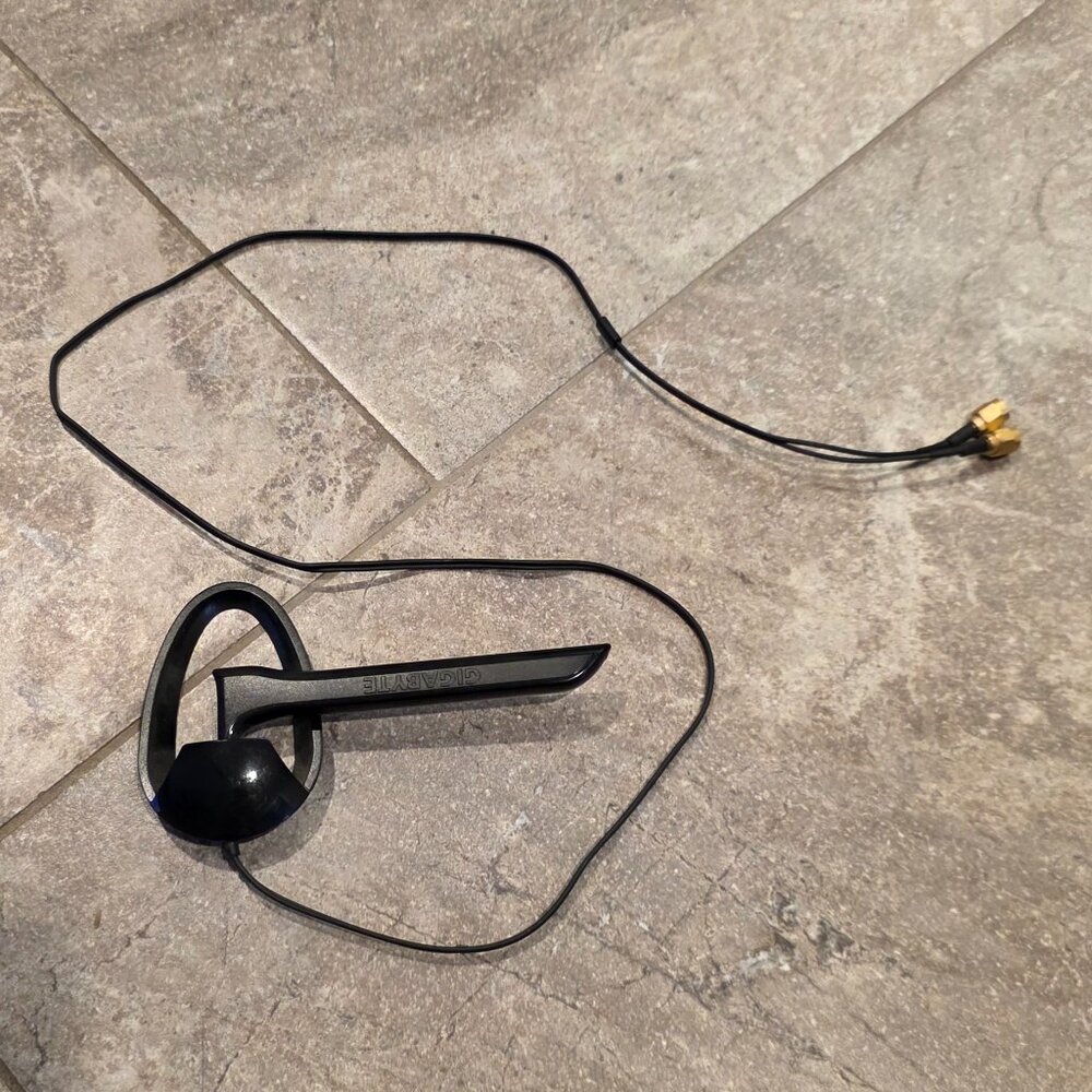 GIGABYTE Wi-fi Antenna Dual RP-SMA 2T2R Connectors 12CR5-1ANTA1-11R, Black